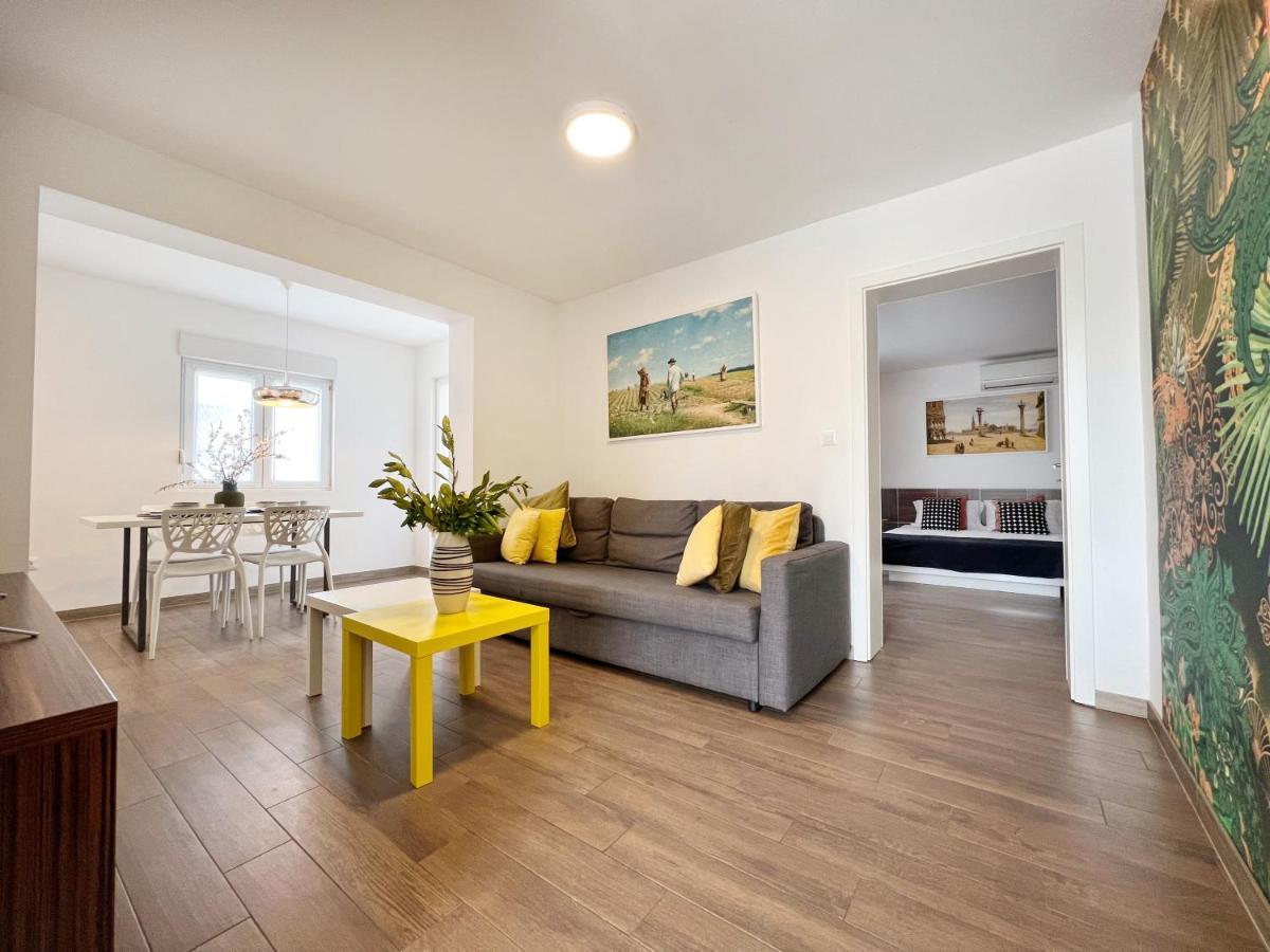 Apartments Teodora Maria Novigrad  Екстер'єр фото